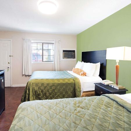 Executive Inn & Kitchenette Suites-イーグル・パス エクステリア 写真